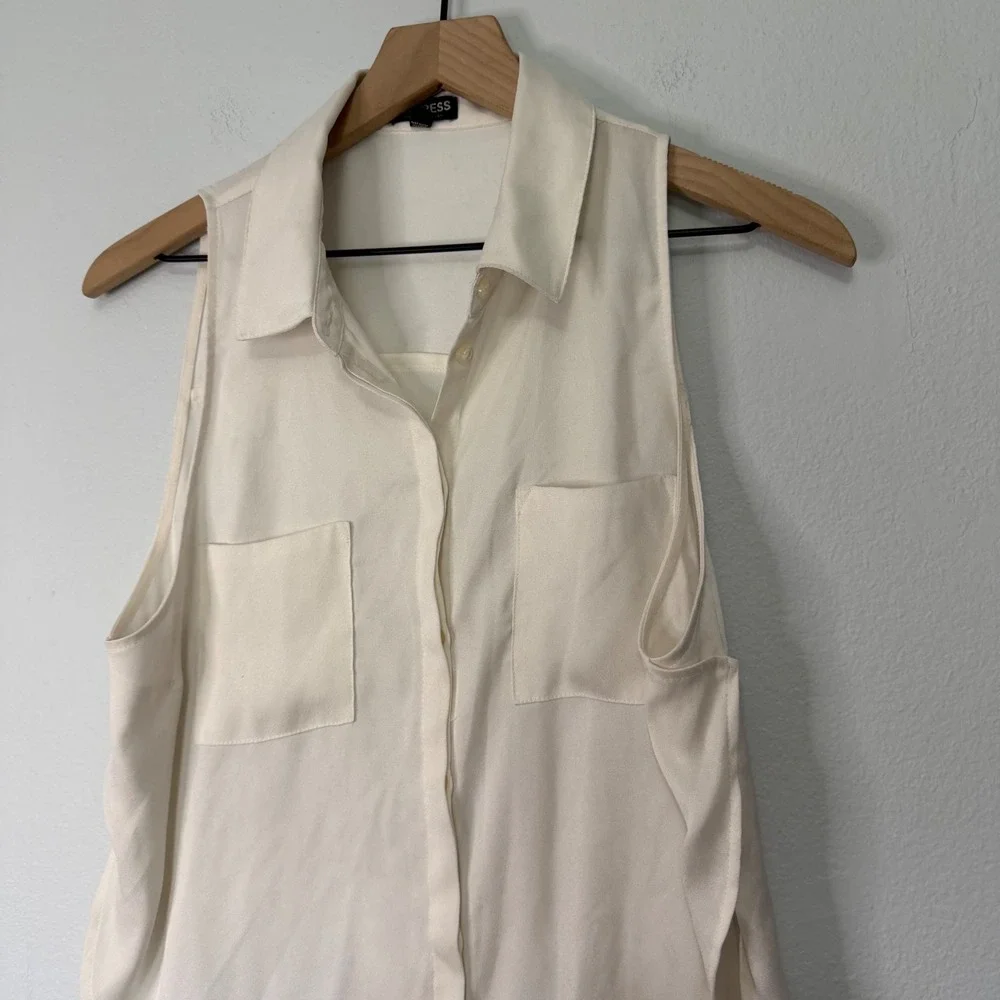 Express - White Body Shaping High Low Split Side Top Button Down Size Medium